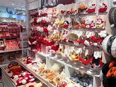 -名创优品(北京新中关购物中心地铁层店)