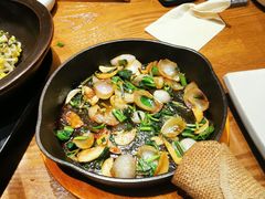 包烧野生牛肝菌-云海肴·汽锅鸡·云南代表菜(天山百盛优客店)