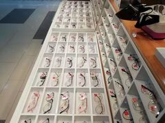 -MiRi眼镜连锁·蔡司·尼康控优点合作店(莘庄店)