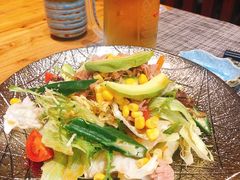 金枪鱼牛油果沙拉-左舞日本料理