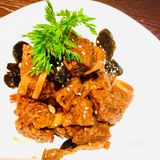 菜品口感也不错，价格也蛮实惠