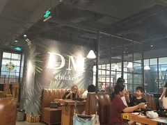 -肥肥虾庄·金牌油焖大虾(杨园滨江时代walk店)