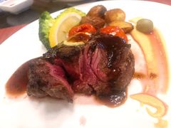 炭烤牛排配土豆仔及时蔬-WOLFGANG PUCK KITCHEN & BAR(迪士尼小镇店)