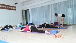 -亚太瑜伽普拉提学院