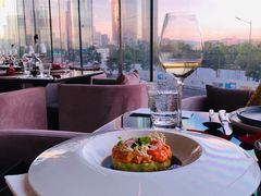 靠窗位-wann lounge 低温慢煮牛排·清吧