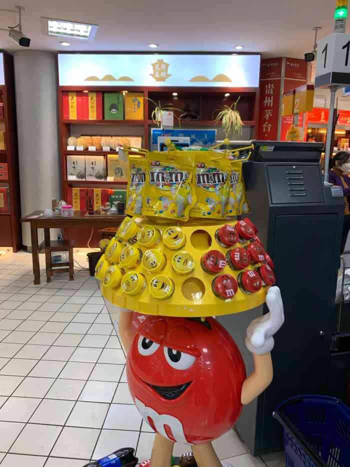 百伦生活超市(龙泉店)-"龙泉人民医院97附近不远,整个百货楼东西.