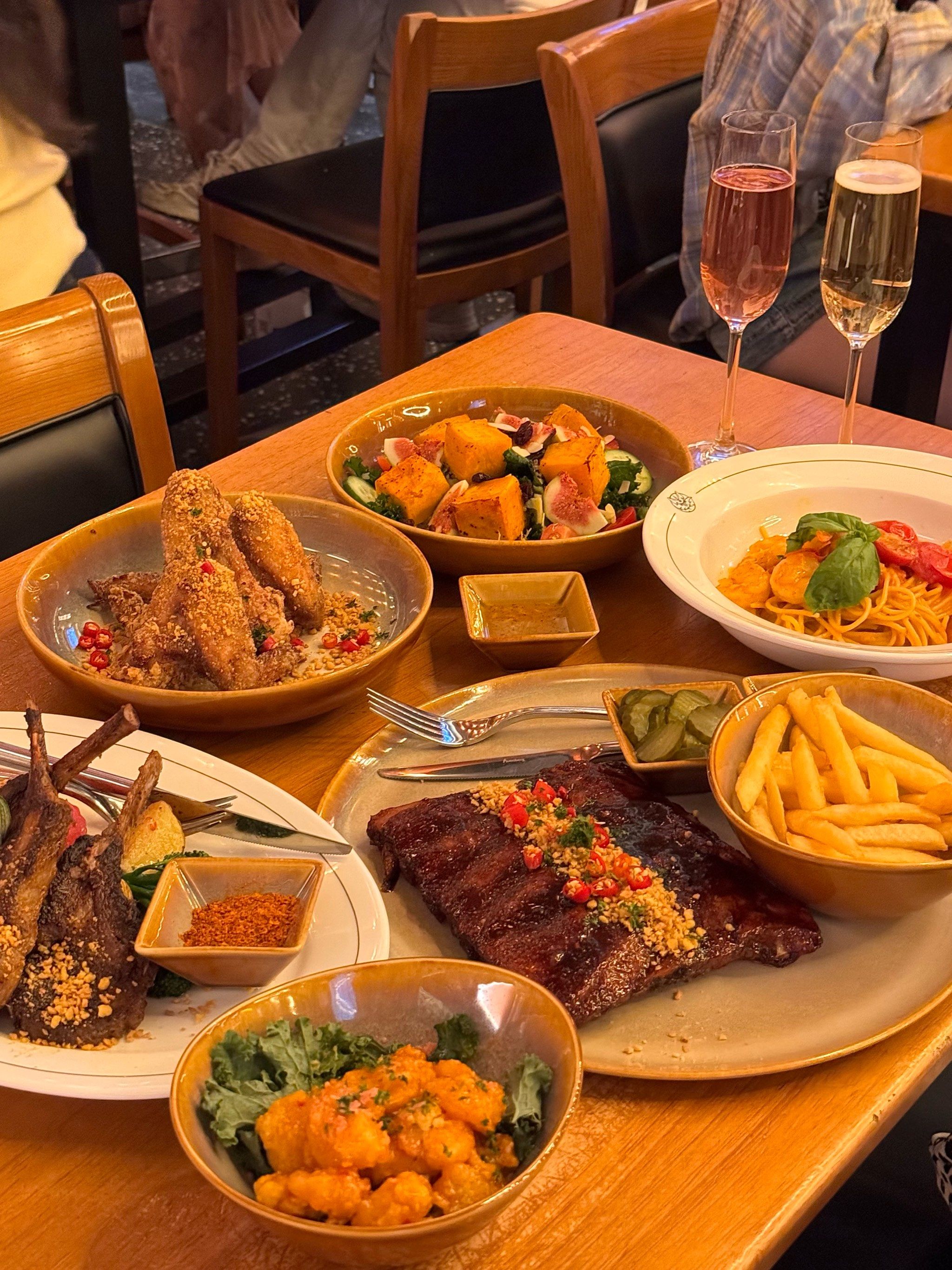 不在国外!广州这家漂亮饭太适合dating