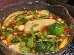 -何妹湿辣牛肉·粤式烧烤砂煲(桂雅路店)