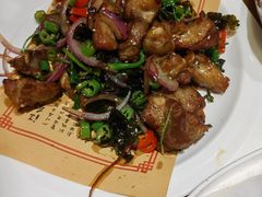-头上红煨盐鸡·非遗院子餐厅