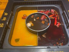 -老牌坊云南鱼豆花火锅(嵩山店)
