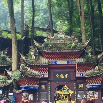 青城山分为前山和后山两部分