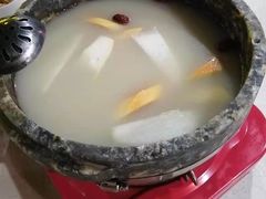 -墨脱石锅椰子鸡•香草鸭•东山羊(大东海店)