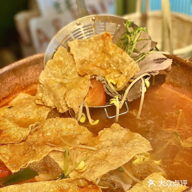 冬日里的味蕾狂欢｜酸汤牛肉火锅之旅 