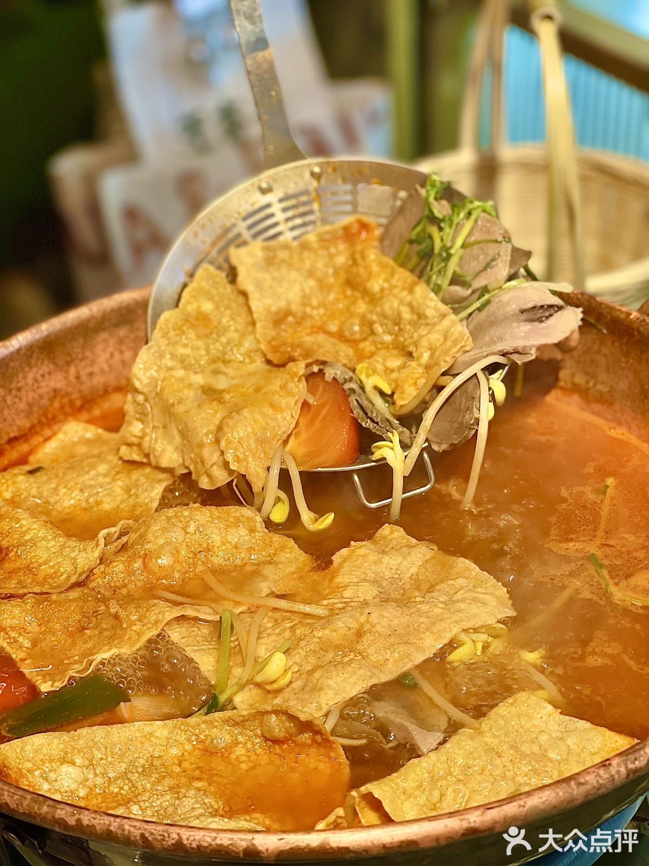 冬日里的味蕾狂欢｜酸汤牛肉火锅之旅 