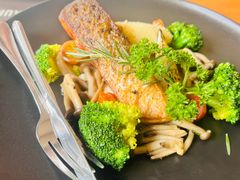 -Chom Cafe and Restaurant