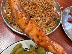 -何妹湿辣牛肉·粤式烧烤砂煲(桂雅路店)