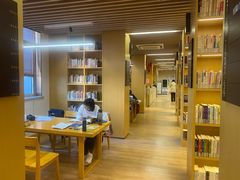 -漕河泾街道图书馆(漕河泾社区文化活动中心店)