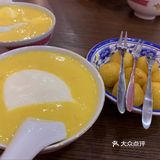 店里大红色装修风格. 非常喜庆有特色