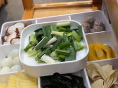 -鲁员外地锅鸡地锅鱼(古墩路店)