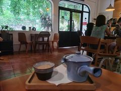-彳亍咖啡·这里(水湾路店)