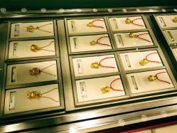 -周大福CHOW TAI FOOK(解放路天鸿小食代店)