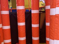 -爱蹦iBOON蹦床运动馆(江汉店)