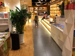 -新华里咖啡书吧(新华书店小寨店)