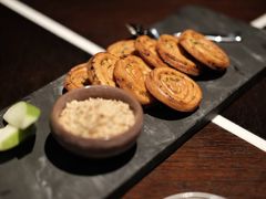 榛果焦糖鹅肝酱拌葱油饼-杭州西子湖四季酒店·金沙厅