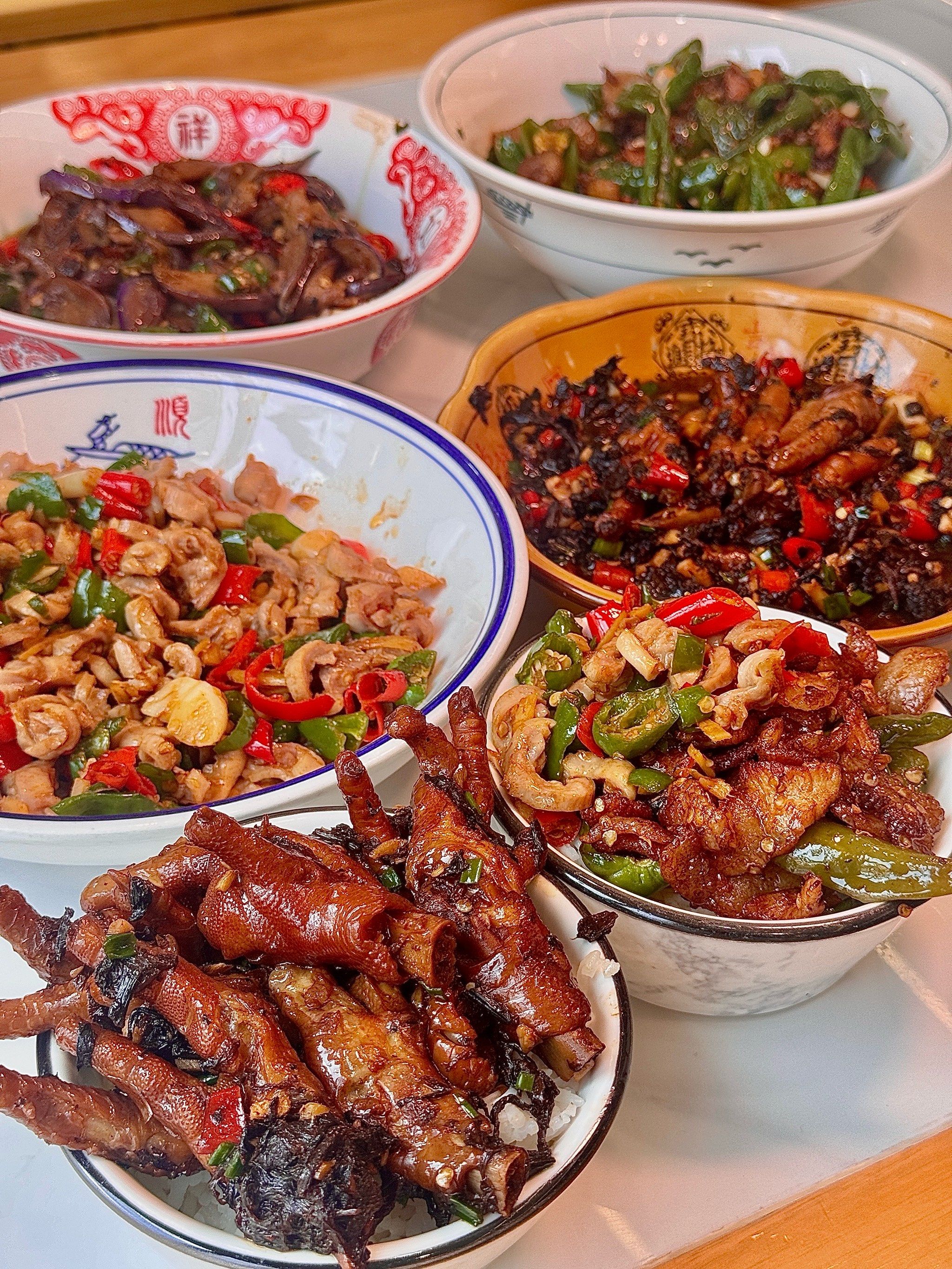 n颠锅的动作一气