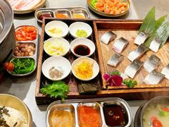 -围炉肉舍•炭烤活鳗•丹东海鲜烤肉(步行街店)