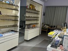 -视野联行眼镜•蔡司•依视路(温江店)