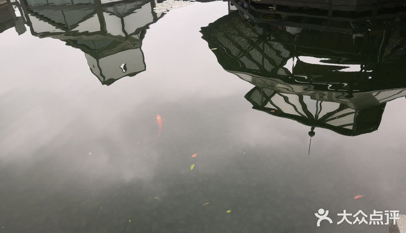 苏州博物馆馆身以灰白两色为主