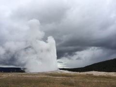 -老忠实间歇泉
