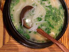 蒙自过桥米线-麦麦山云南菜(复地活力城店)