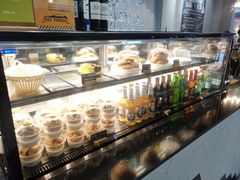 面包甜点陈列柜-HELLO 27 意面·沙拉·帕尼尼