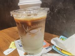 绿豆沙拿铁-瑞幸咖啡(大连罗斯福广场一层店)