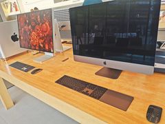 -Apple零售店(华贸购物中心店)
