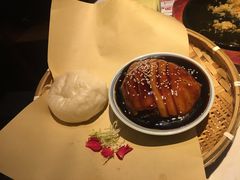 酒酿馒头配扣肉-卯时·龙光雅宴·精致锡帮菜(惠山古镇店)