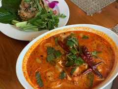 -Chom Cafe and Restaurant