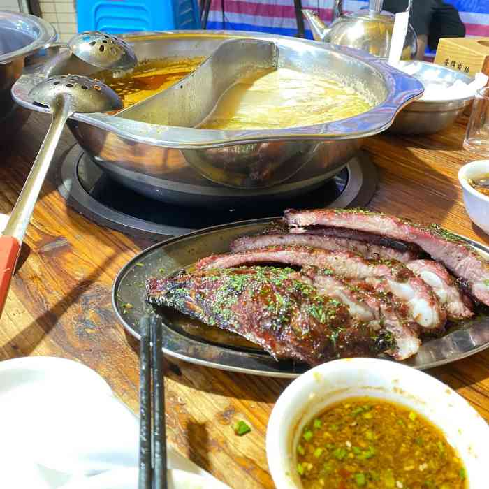 安仔麻辣-"第一次探店 听说很多人特意5点还没开门就.