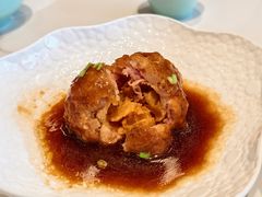 鸭蛋黄狮子头-梅飞酒家(名辉豪庭店)