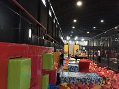-嘿哟动霸CHUA·新潮玩运动娱乐中心·蹦床滑冰团建乐园