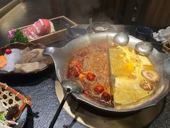 台式麻辣花胶鸡鸳鸯锅-湊湊火锅·茶憩(世博大道店)