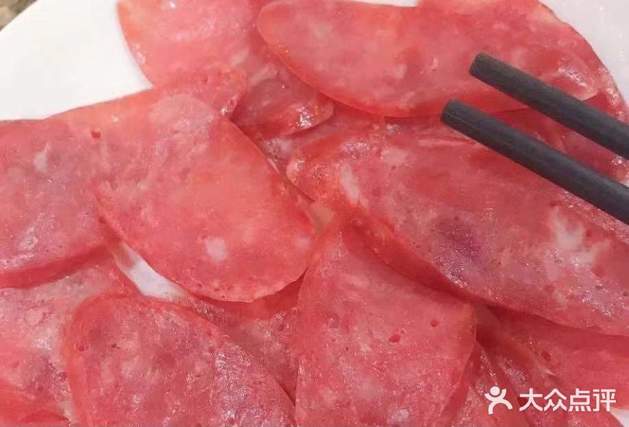这是一家多年的老店，店铺装修很简单