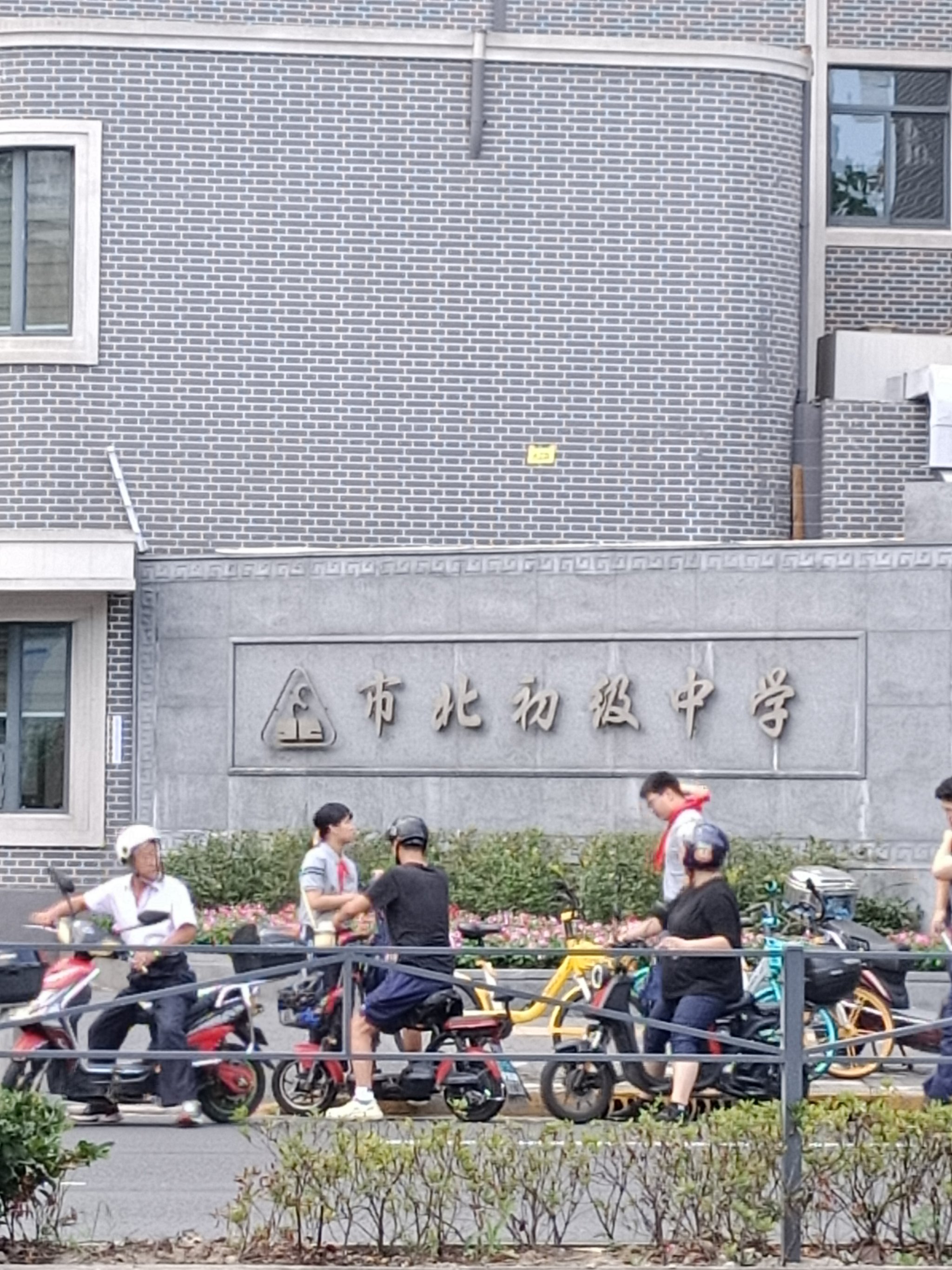 静安市北中学图片