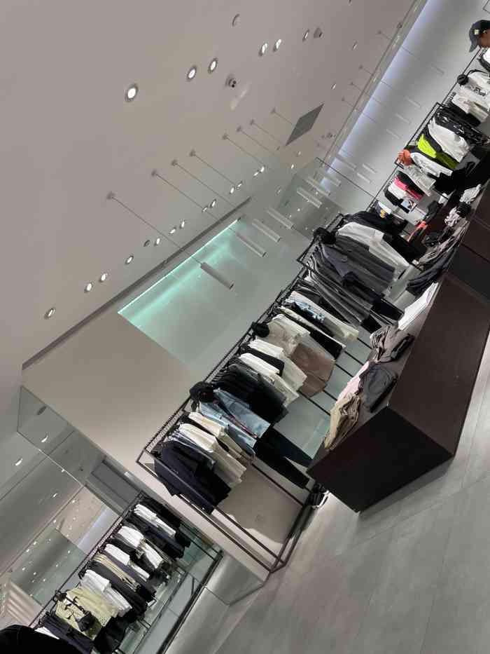 urban revivo(天津梅江印象城店)-"2020年一定要好好生活!