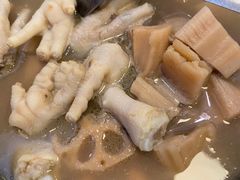 莲藕花生鸡爪煲-口衣记鸡饭店