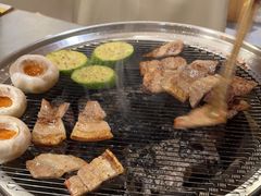 -围炉肉舍•炭烤活鳗•丹东海鲜烤肉(步行街店)