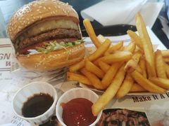 -The Habit Burger Grill 哈比特汉堡(世博店)