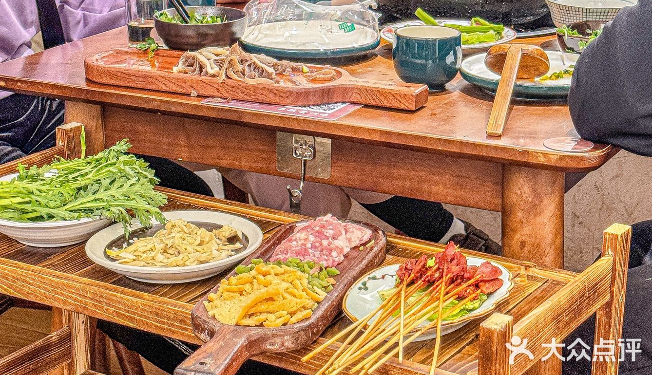 酸汤煮肉沫贡菜泡饭，很好吃[强]